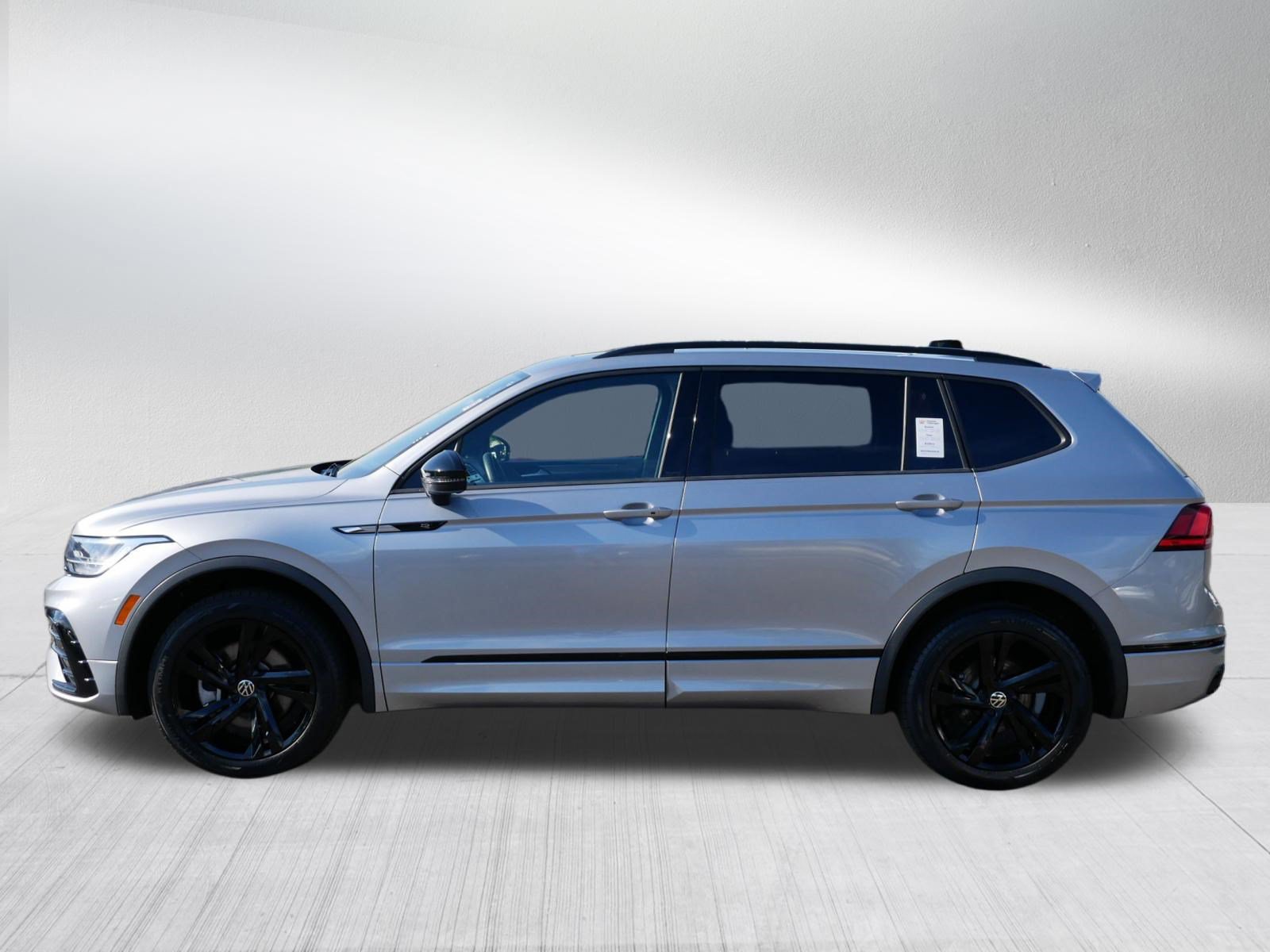 Certified 2023 Volkswagen Tiguan SE R-Line AWD/4WD image 4
