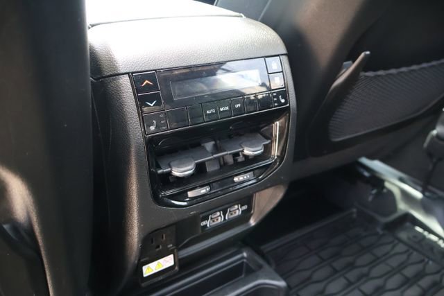 Used 2023 Jeep Grand Cherokee L Overland AWD/4WD image 10