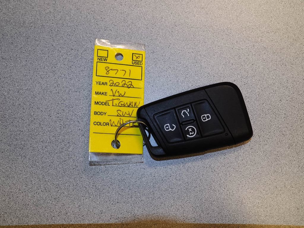 Used 2022 Volkswagen Tiguan SE w/ Panoramic Sunroof Package image 39