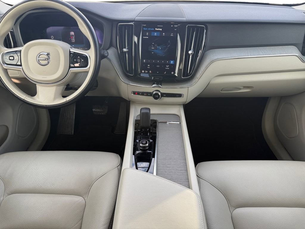 Used 2024 Volvo XC60 B5 Plus image 10