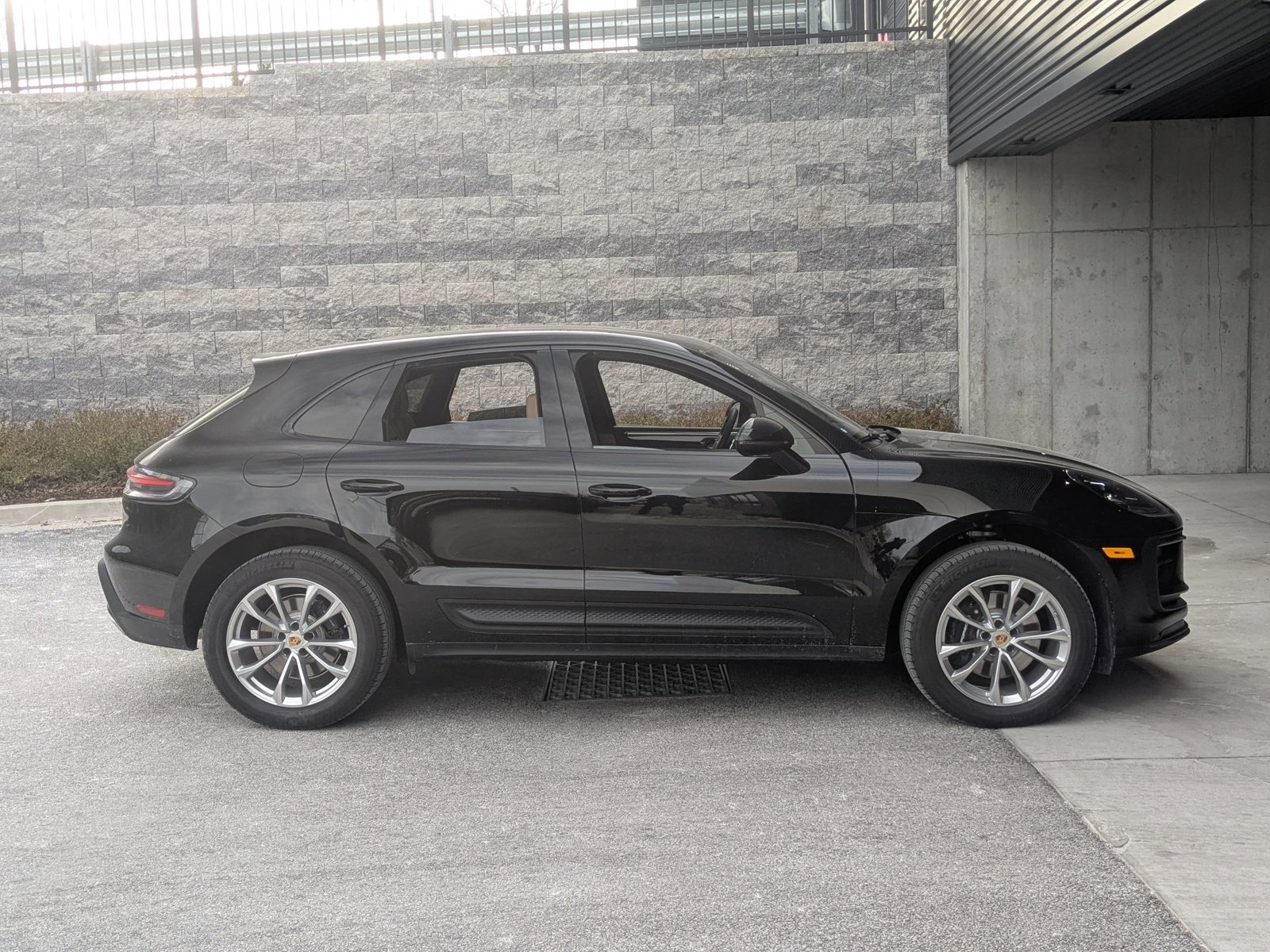 Certified 2026 Porsche Macan AWD/4WD image 8