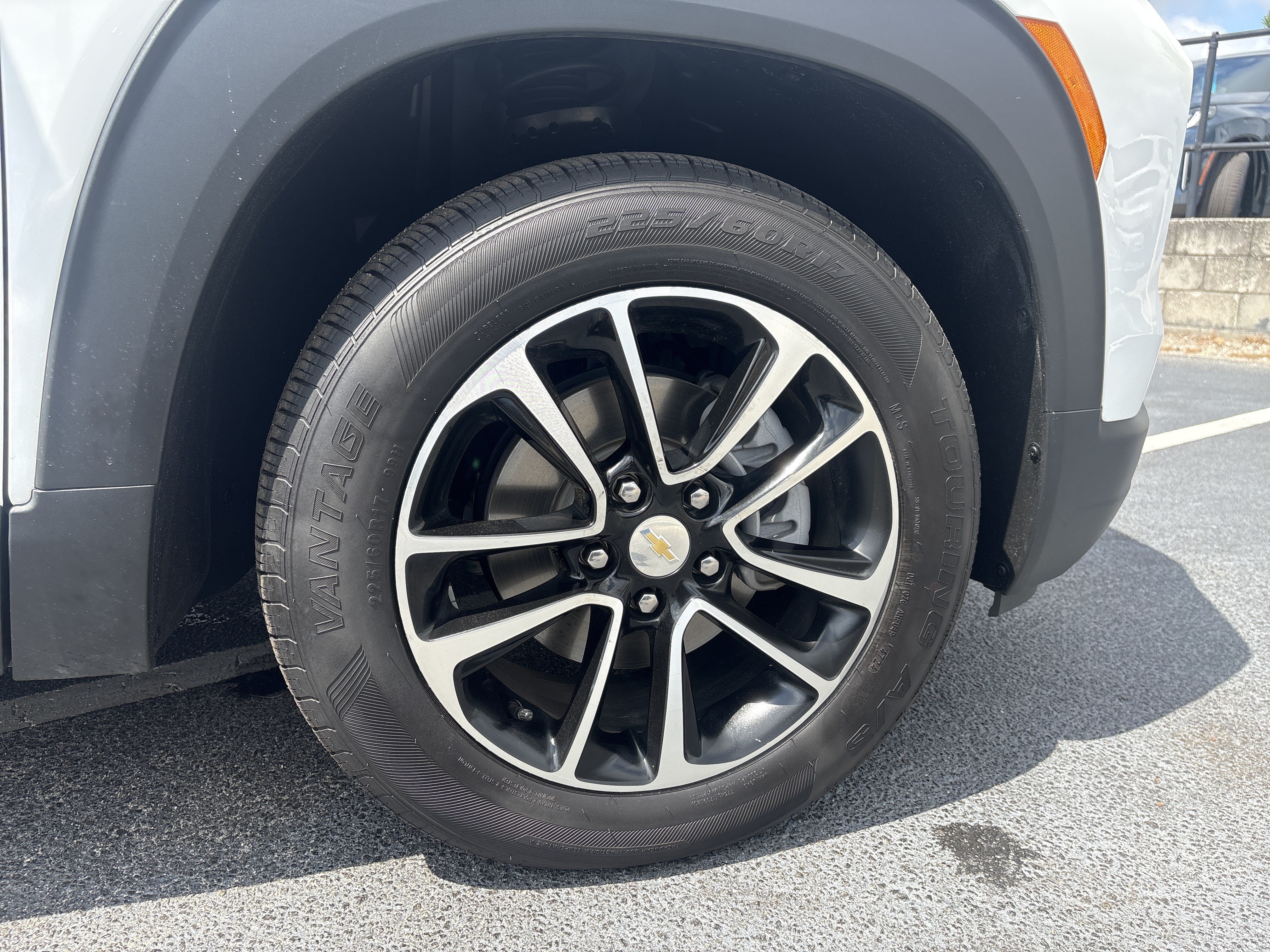 Used 2025 Chevrolet TrailBlazer LT FWD image 14