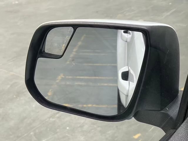 Used 2022 Chevrolet Colorado LT w/ Safety Package image 32