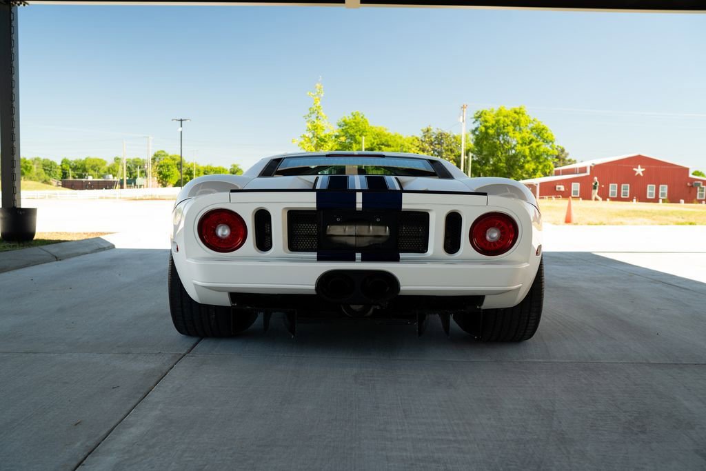 Used 2006 Ford GT RWD image 4