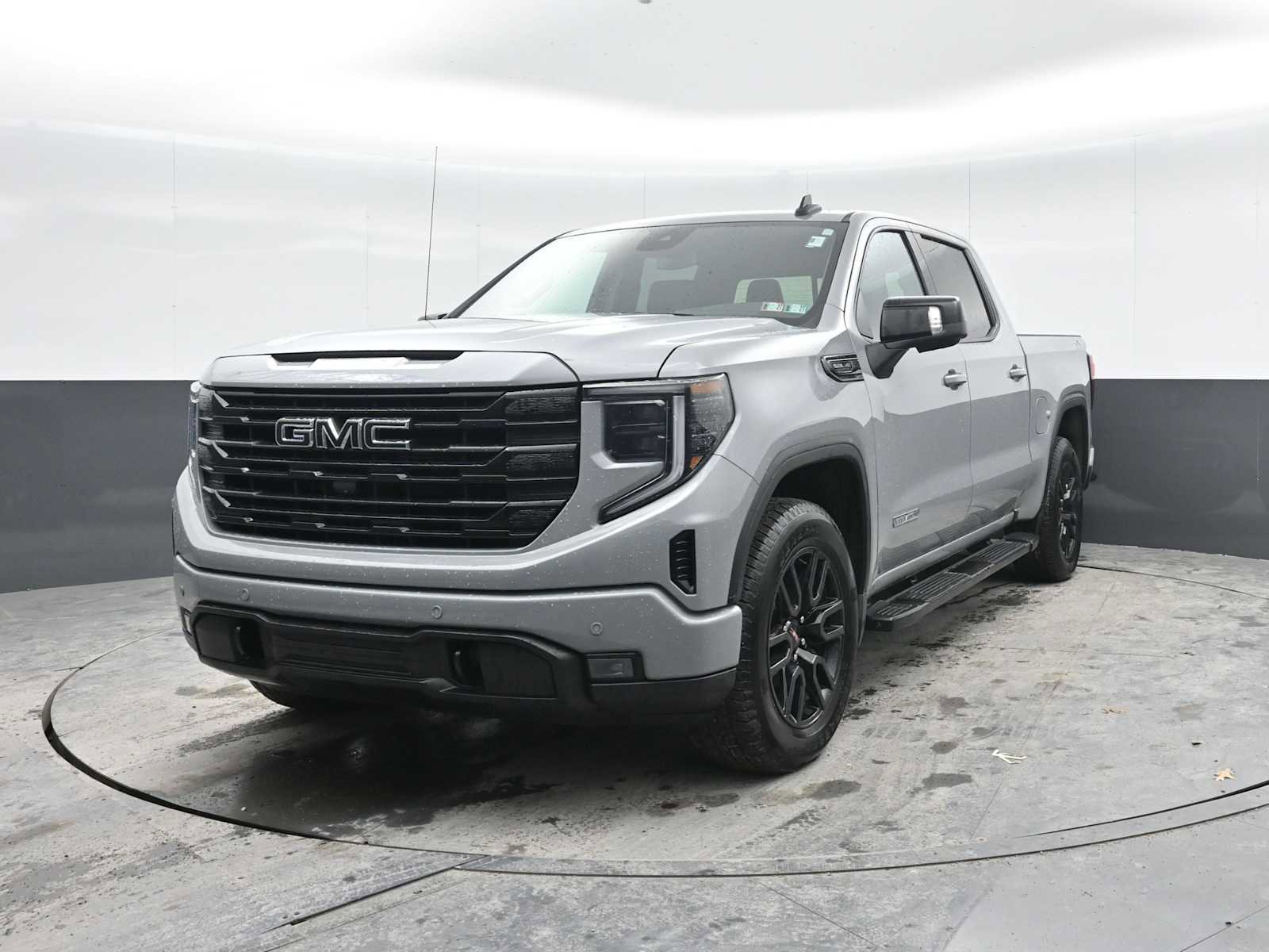 Used 2024 GMC Sierra 1500 Elevation w/ Elevation Premium Package image 4