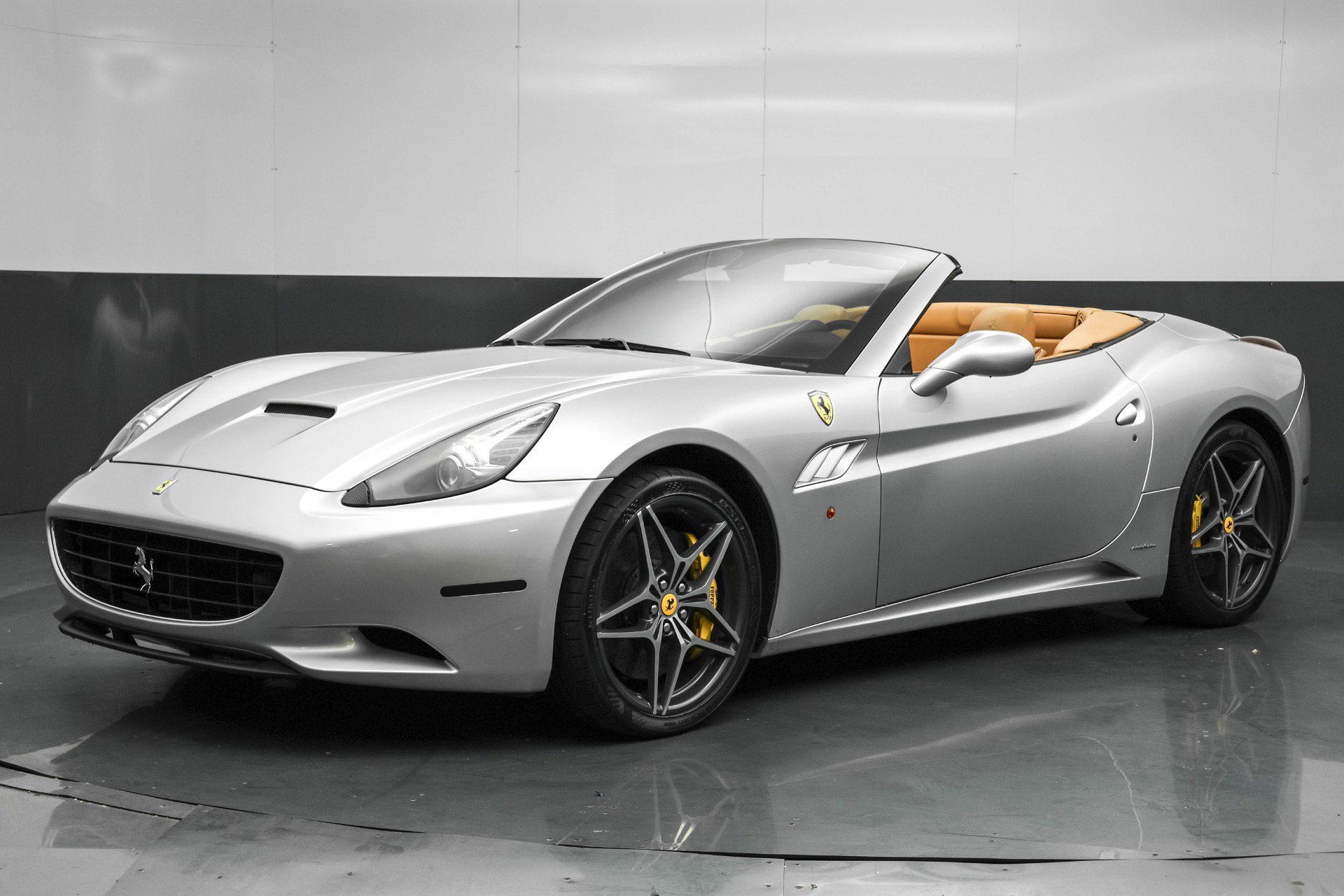 Used 2011 Ferrari California image 1