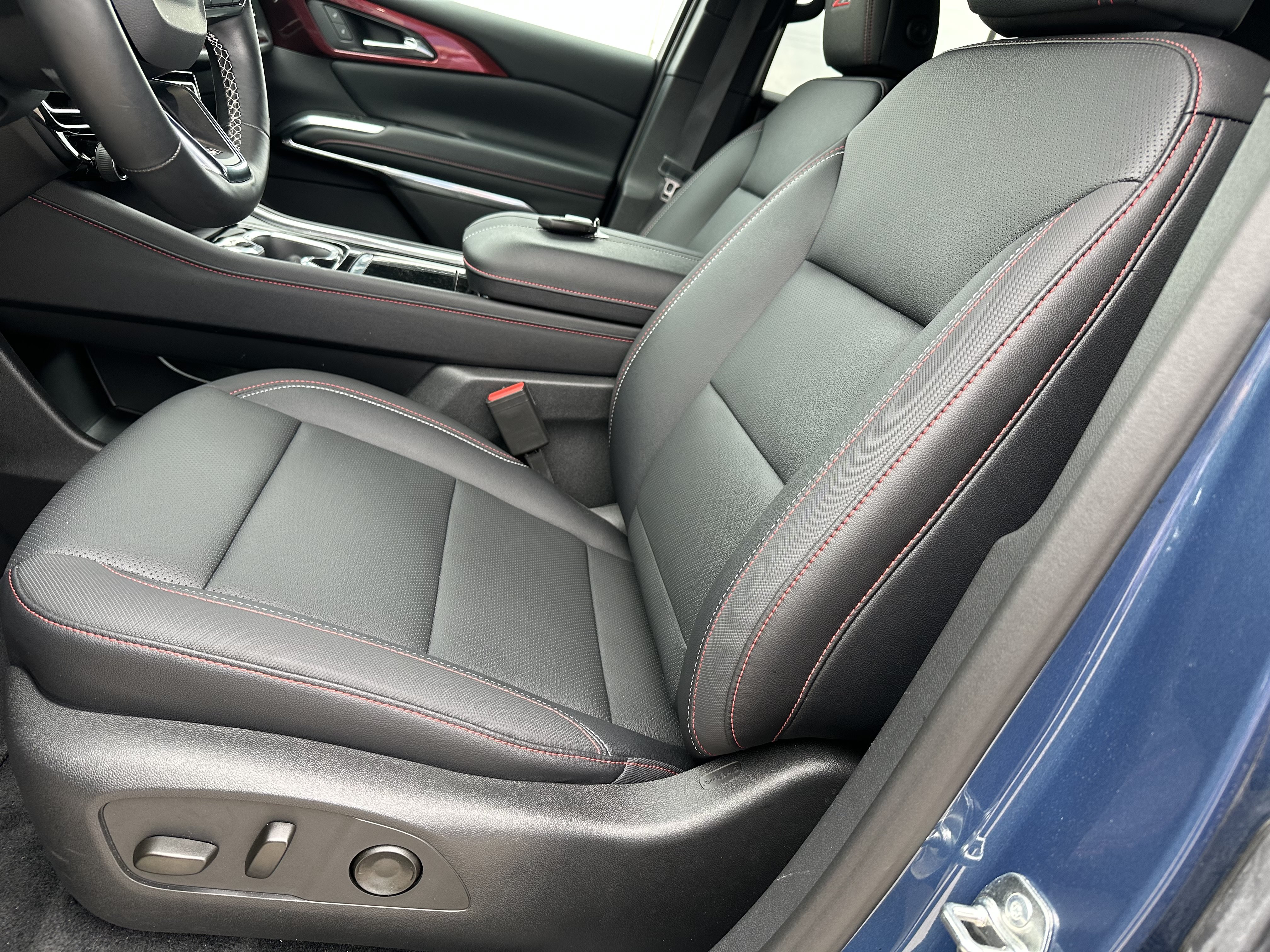 Certified 2026 Chevrolet Traverse Z71 w/ Driver Confidence Package AWD/4WD image 12