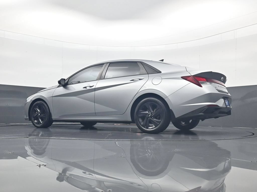 Certified 2022 Hyundai Elantra SEL FWD image 28