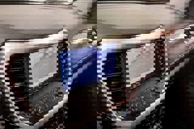 Used 2023 GMC Acadia SLE w/ Driver Convenience Package image 27