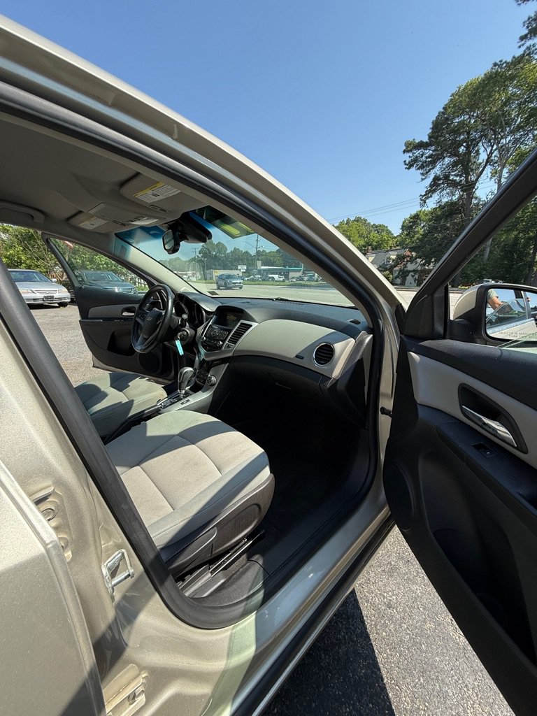 Used 2014 Chevrolet Cruze LT FWD image 21