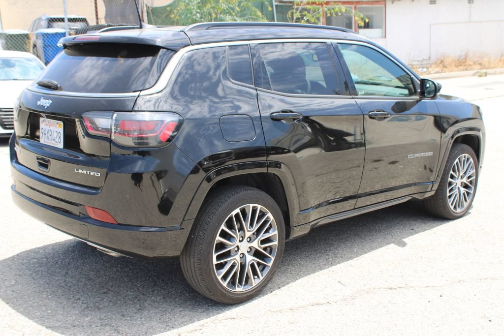 Used 2023 Jeep Compass Limited w/ Elite Group AWD/4WD image 4