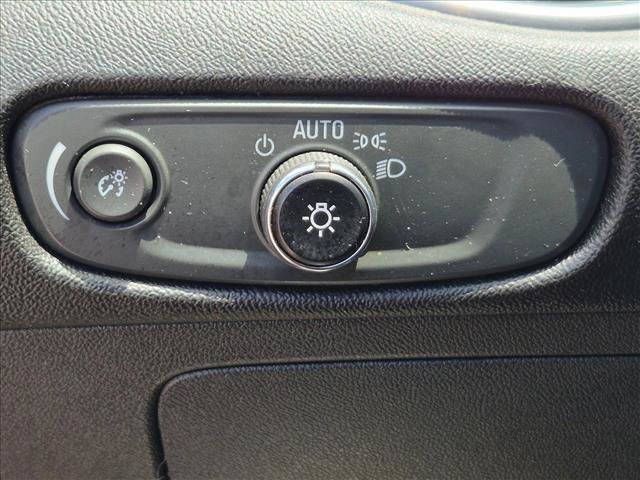 Used 2016 Chevrolet Malibu LT FWD image 16