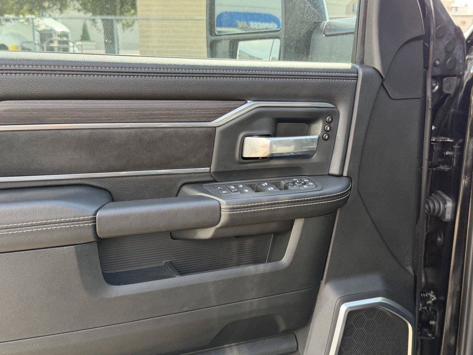 Used 2025 RAM 2500 Laramie AWD/4WD image 13
