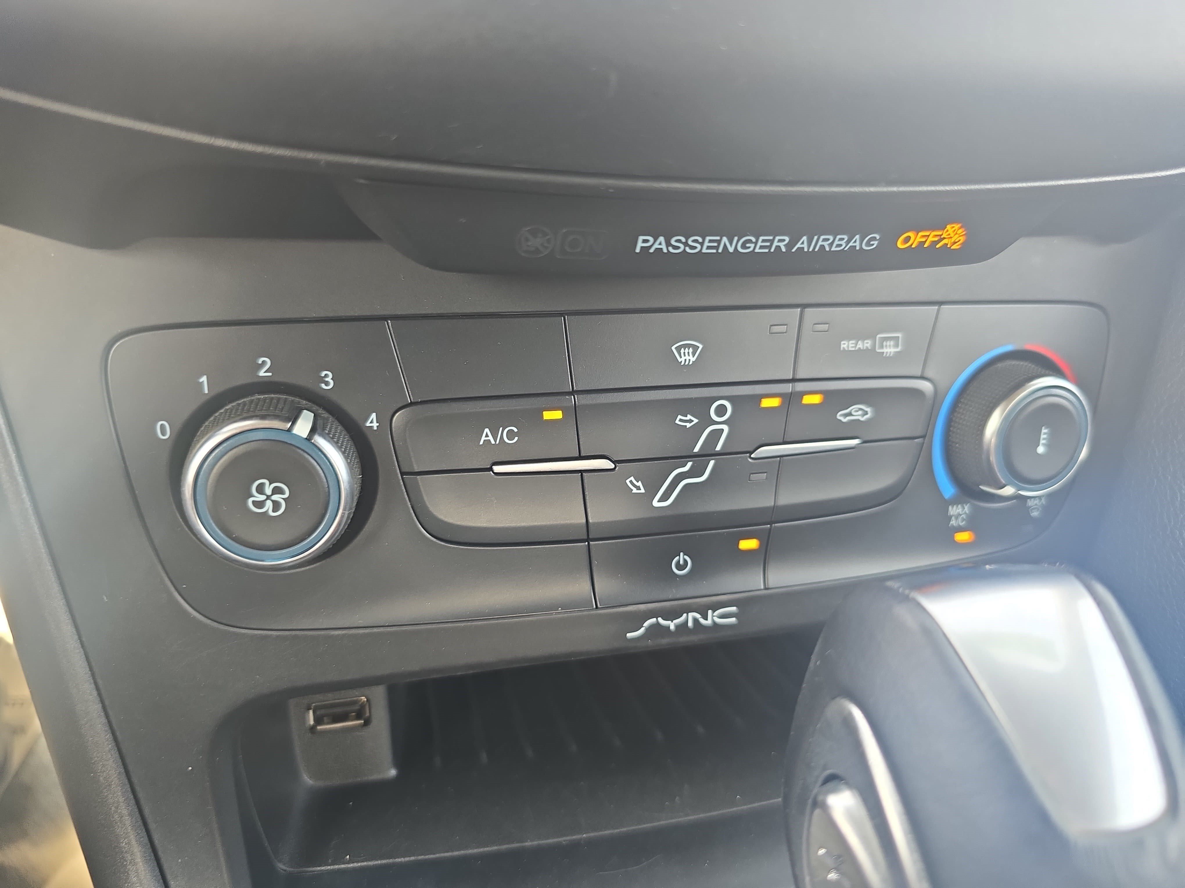 Used 2016 Ford Focus SE w/ Equipment Group 201A FWD image 23