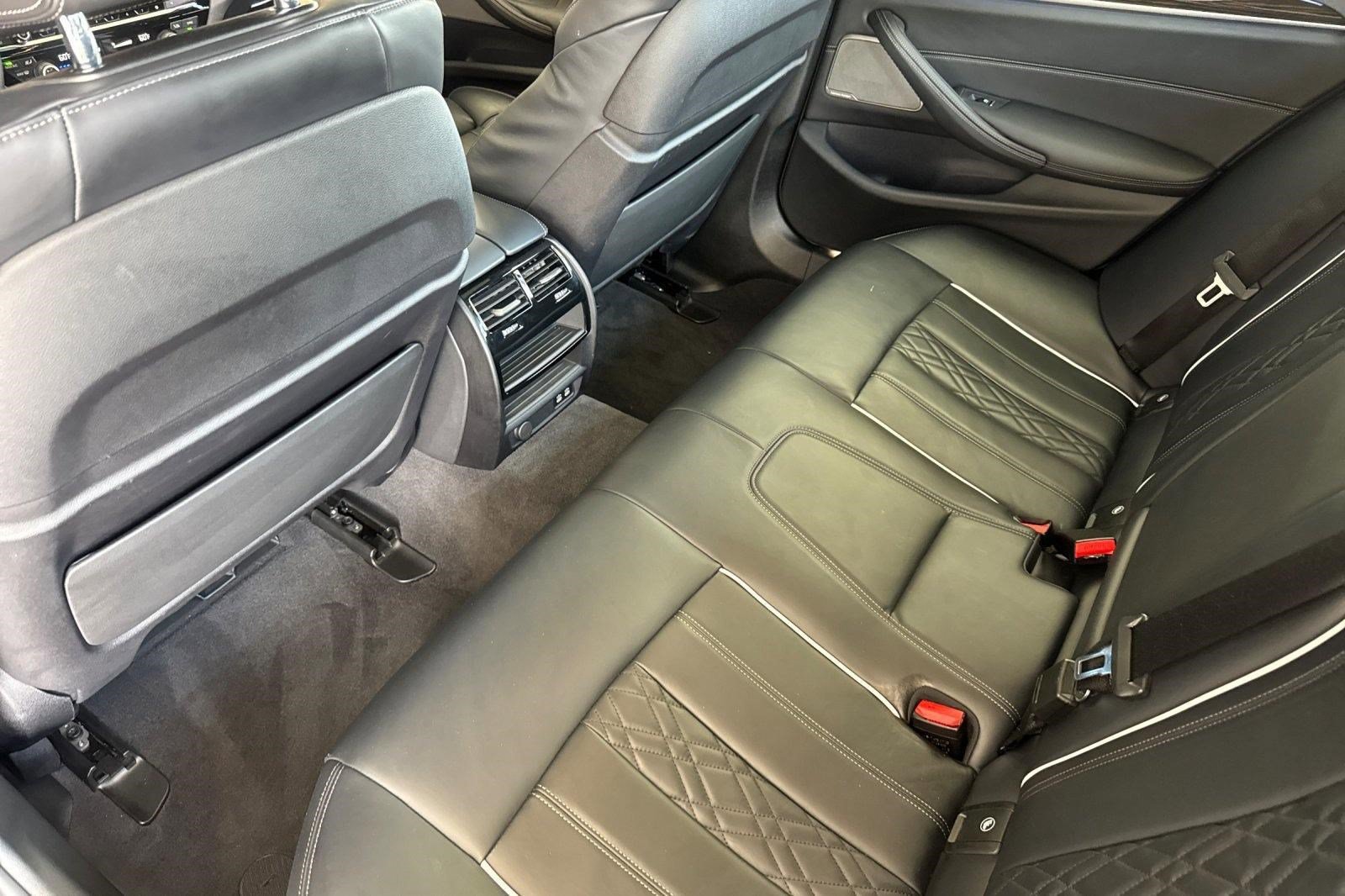 Used 2022 BMW M550i xDrive AWD/4WD image 14