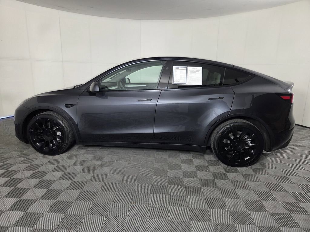 Used 2024 Tesla Model Y Long Range AWD/4WD image 8