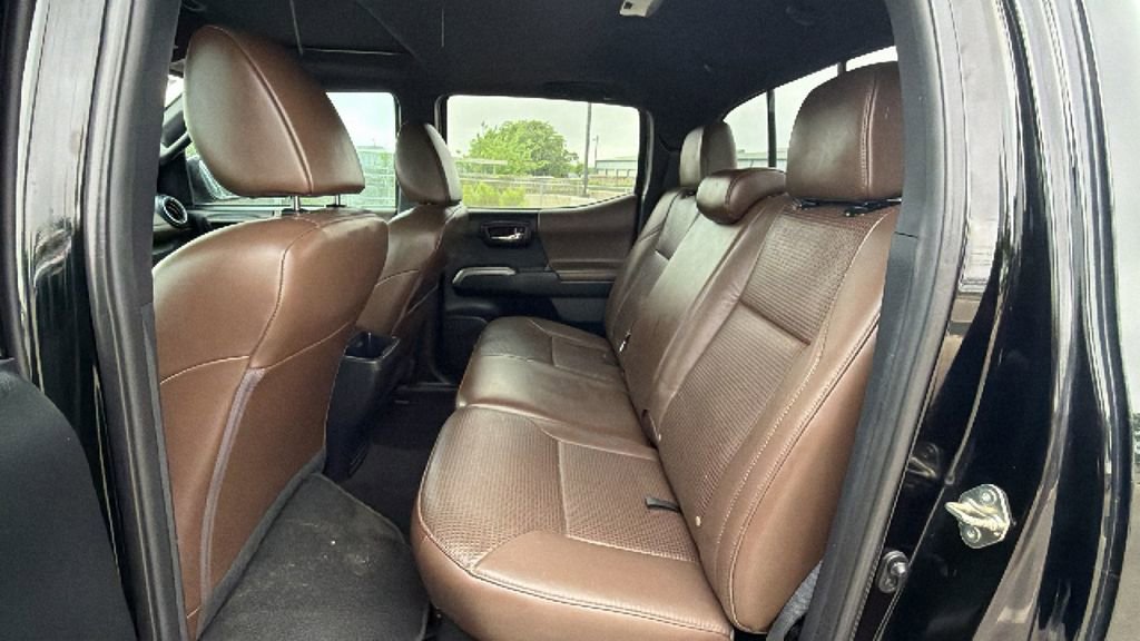 Used 2017 Toyota Tacoma Limited w/ Tow Package AWD/4WD image 35