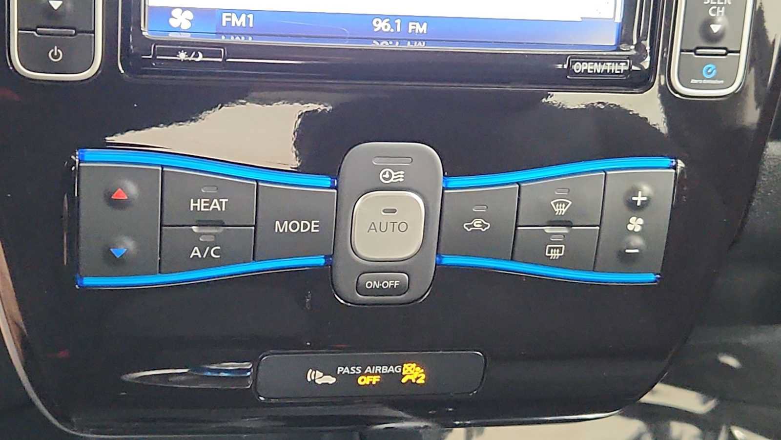Used 2013 Nissan Leaf SV w/ LED & Quick Charge Pkg FWD image 20