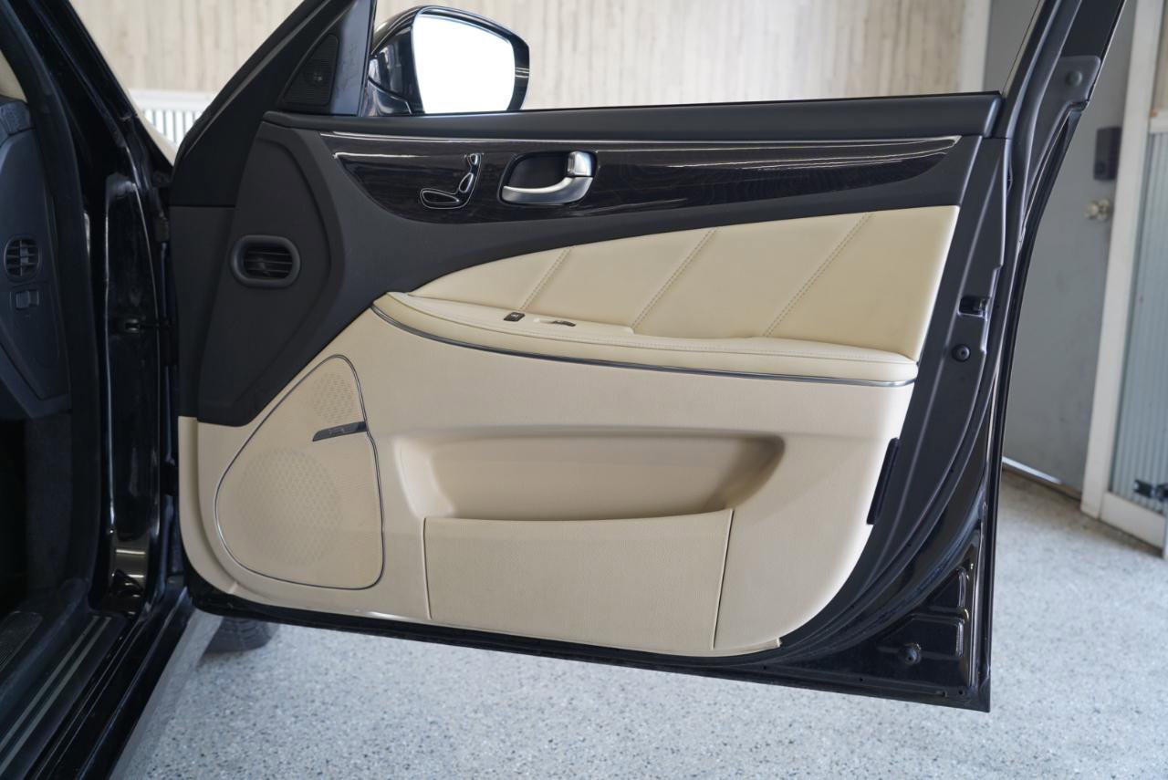 Used 2016 Hyundai Equus Signature image 31