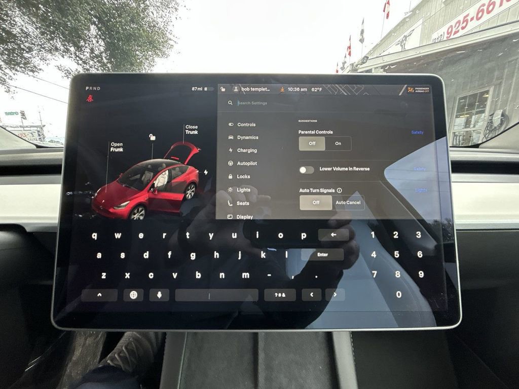 Used 2022 Tesla Model Y Long Range image 17