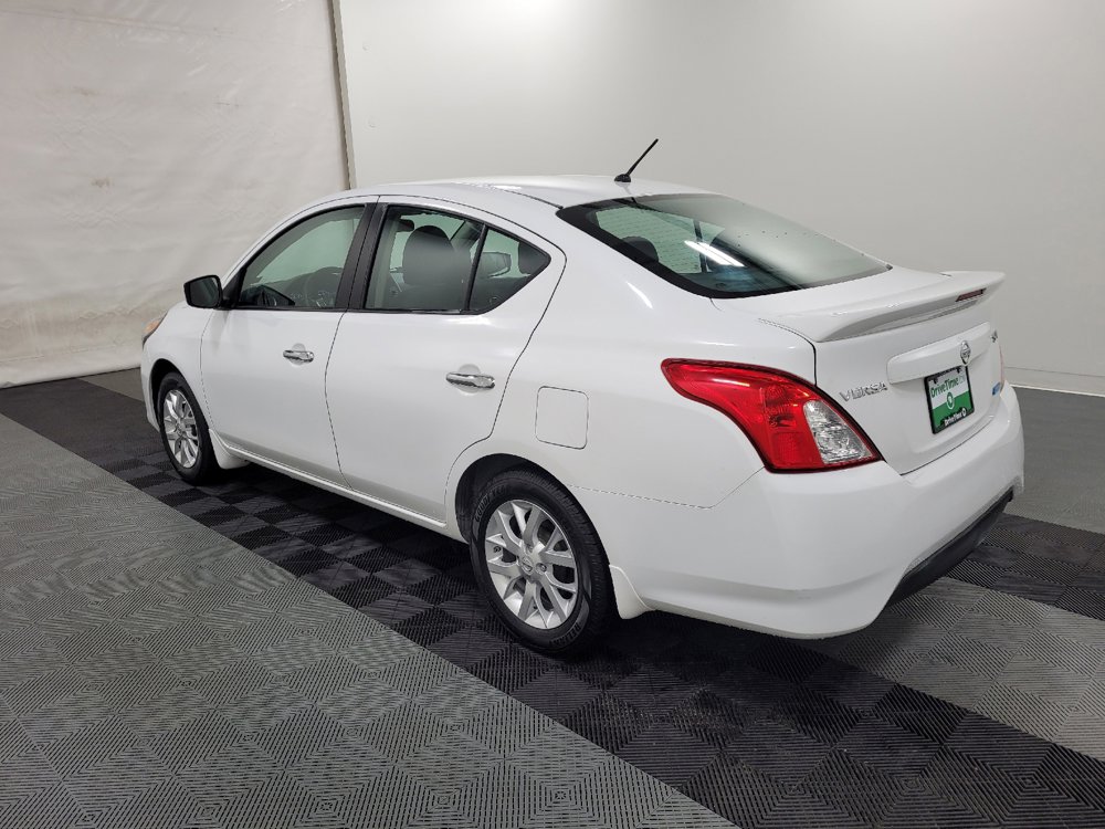 Used 2016 Nissan Versa SV w/ SV Appearance Package FWD image 3