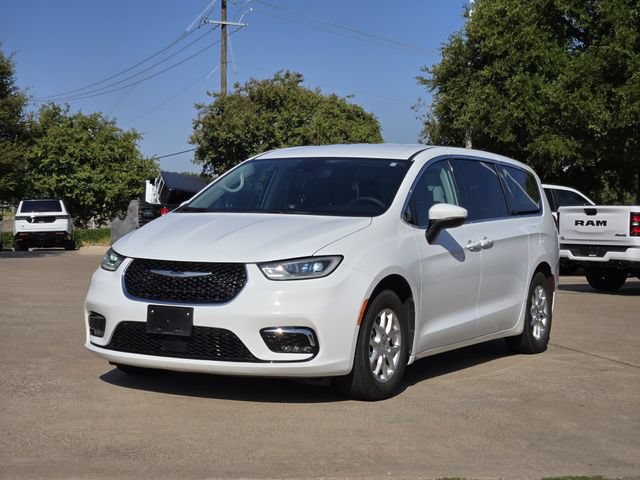 Certified 2023 Chrysler Pacifica Touring-L FWD image 3