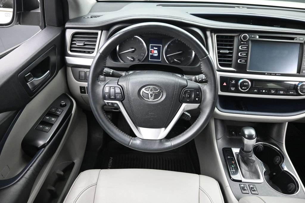 Used 2016 Toyota Highlander XLE AWD/4WD image 12