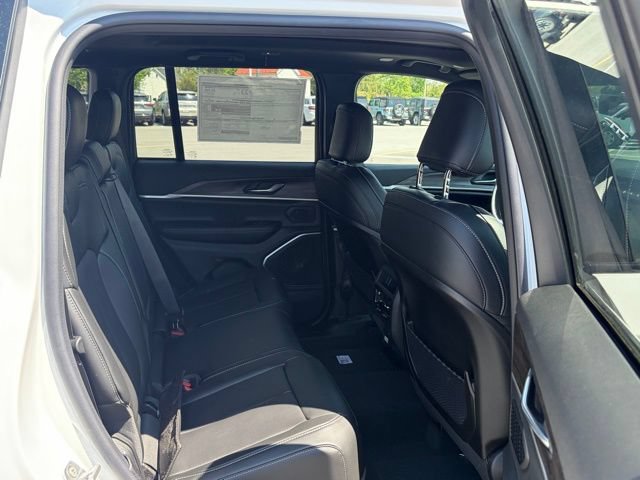 New 2026 Jeep Grand Cherokee Limited w/ Luxury Tech Group II AWD/4WD image 26