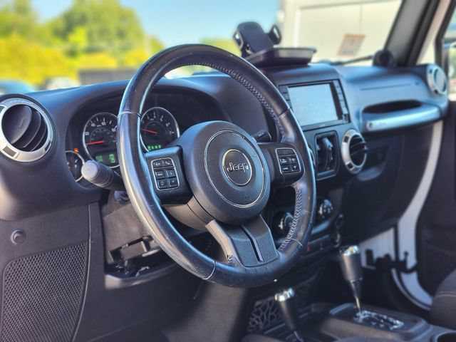Used 2014 Jeep Wrangler Unlimited Sahara w/ Connectivity Group AWD/4WD image 18