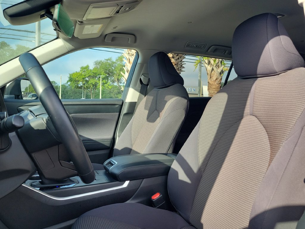 Used 2023 Toyota Highlander LE FWD image 21