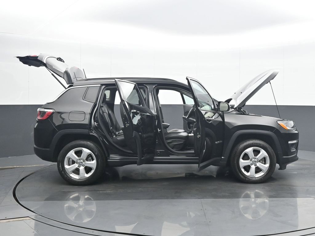 Used 2019 Jeep Compass Latitude AWD/4WD image 36