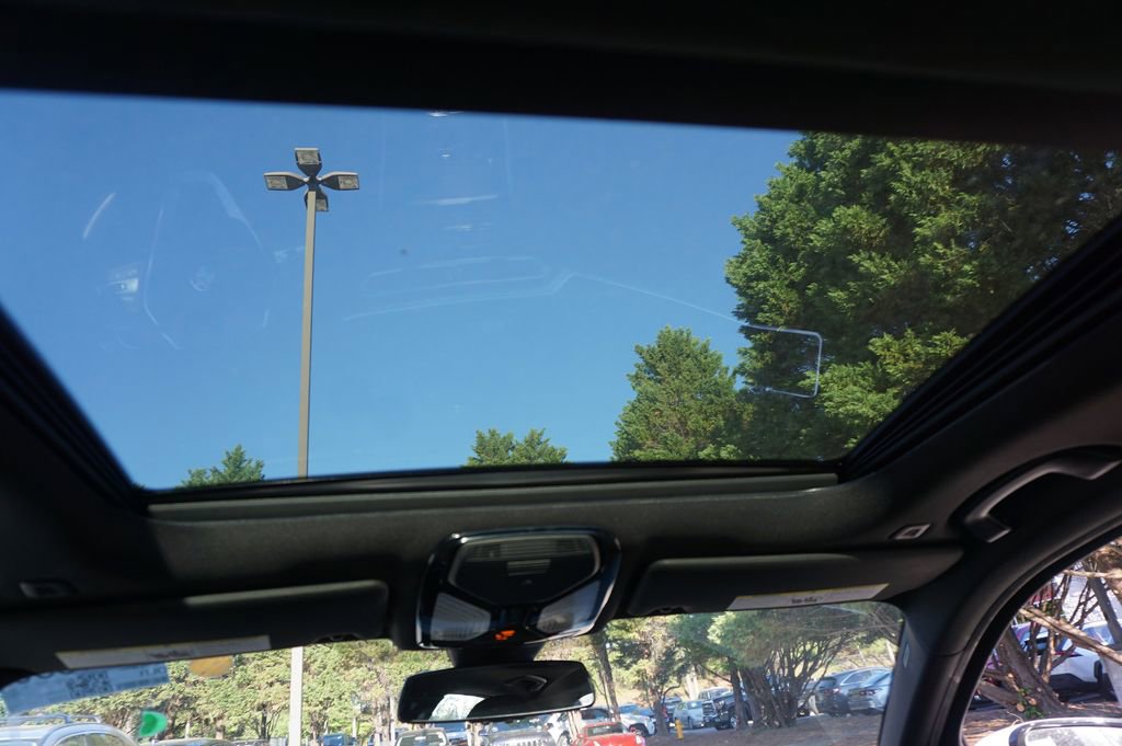 Used 2024 BMW 330i Sedan image 15