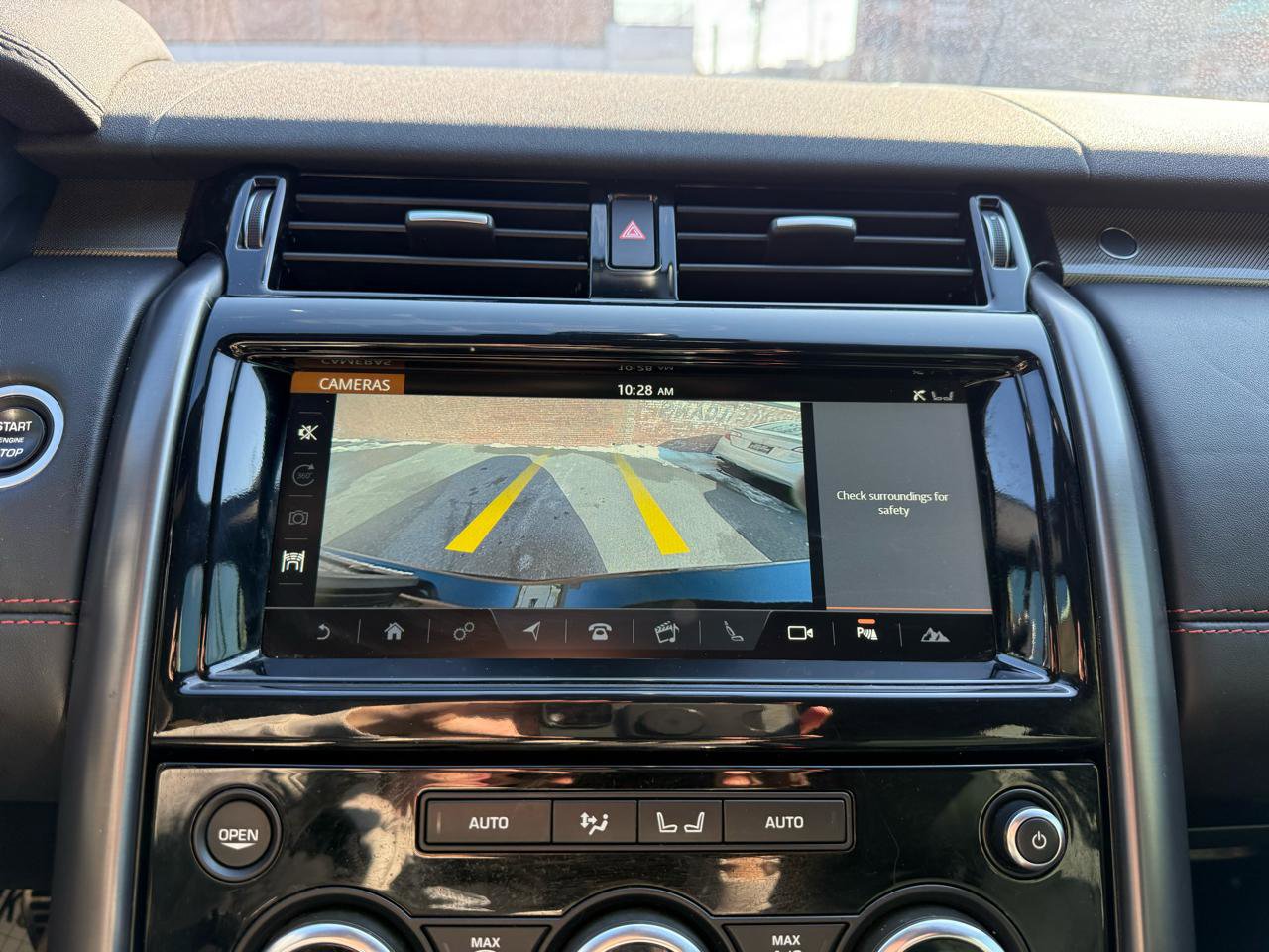 Used 2018 Land Rover Discovery HSE Luxury image 13