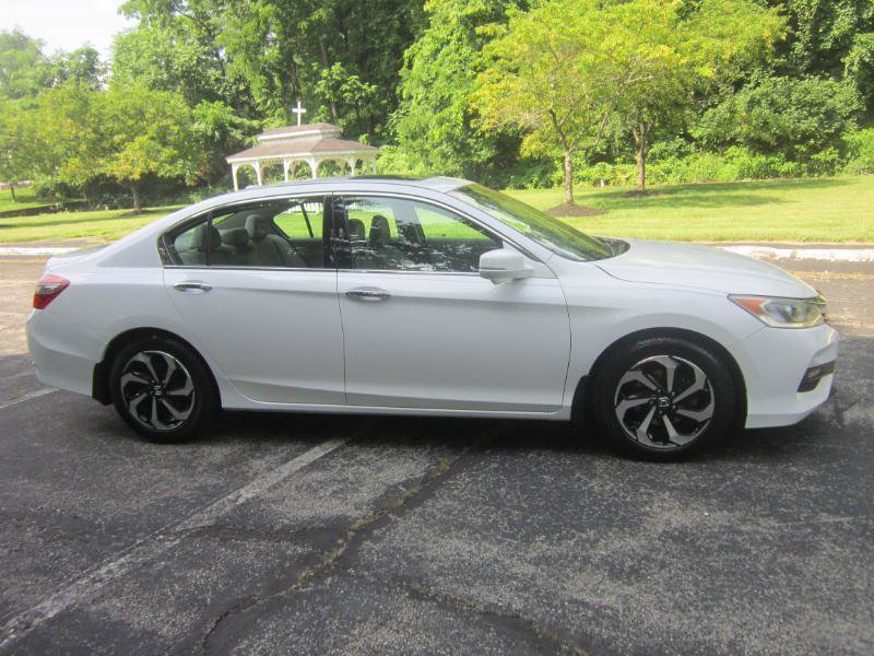 Used 2017 Honda Accord EX-L image 3