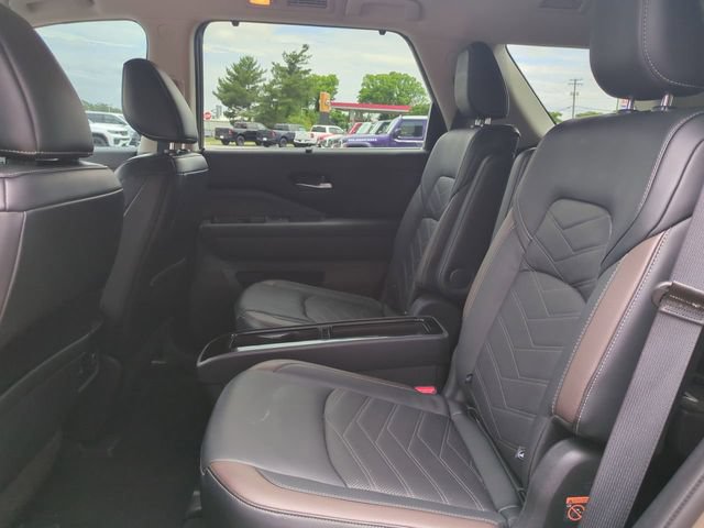 Used 2023 Nissan Pathfinder Platinum w/ Lighting Package (N93) AWD/4WD image 14