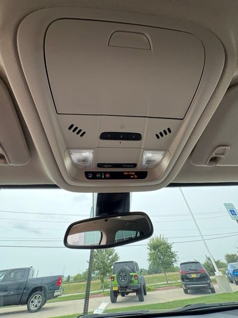 Used 2023 GMC Acadia Denali AWD/4WD image 12