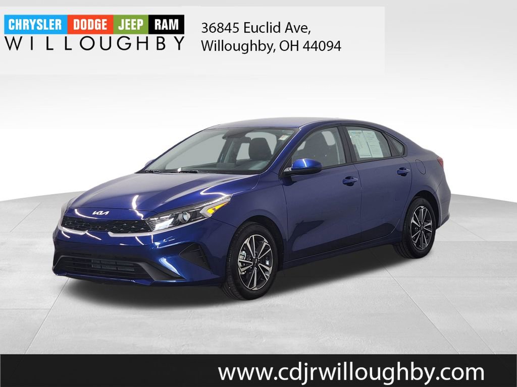 Used 2023 Kia Forte LXS image 2