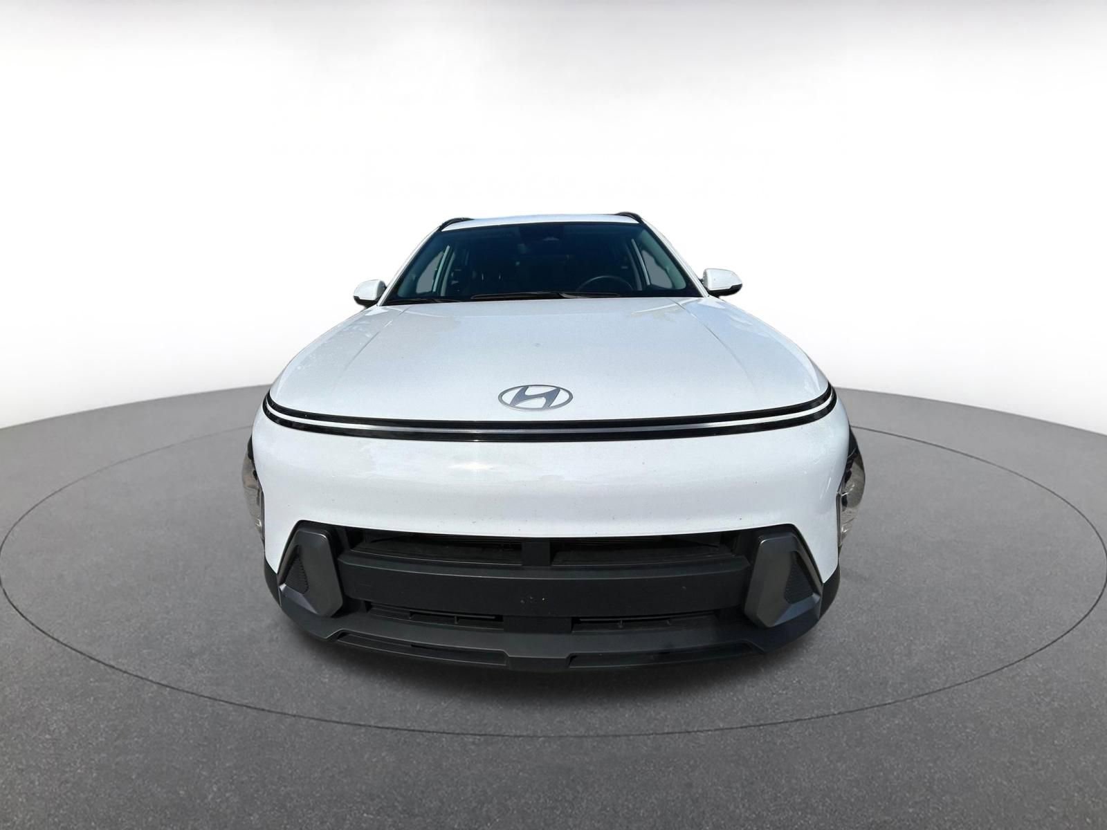 Used 2025 Hyundai Kona SEL image 2