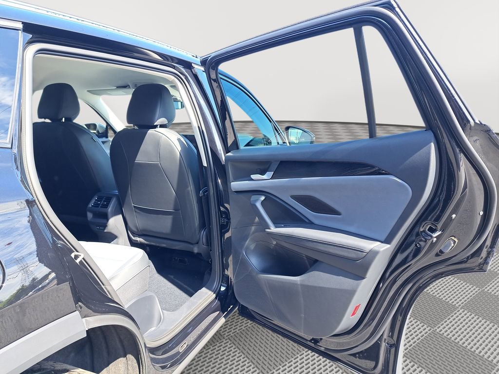 New 2025 Volkswagen Tiguan SE FWD image 15