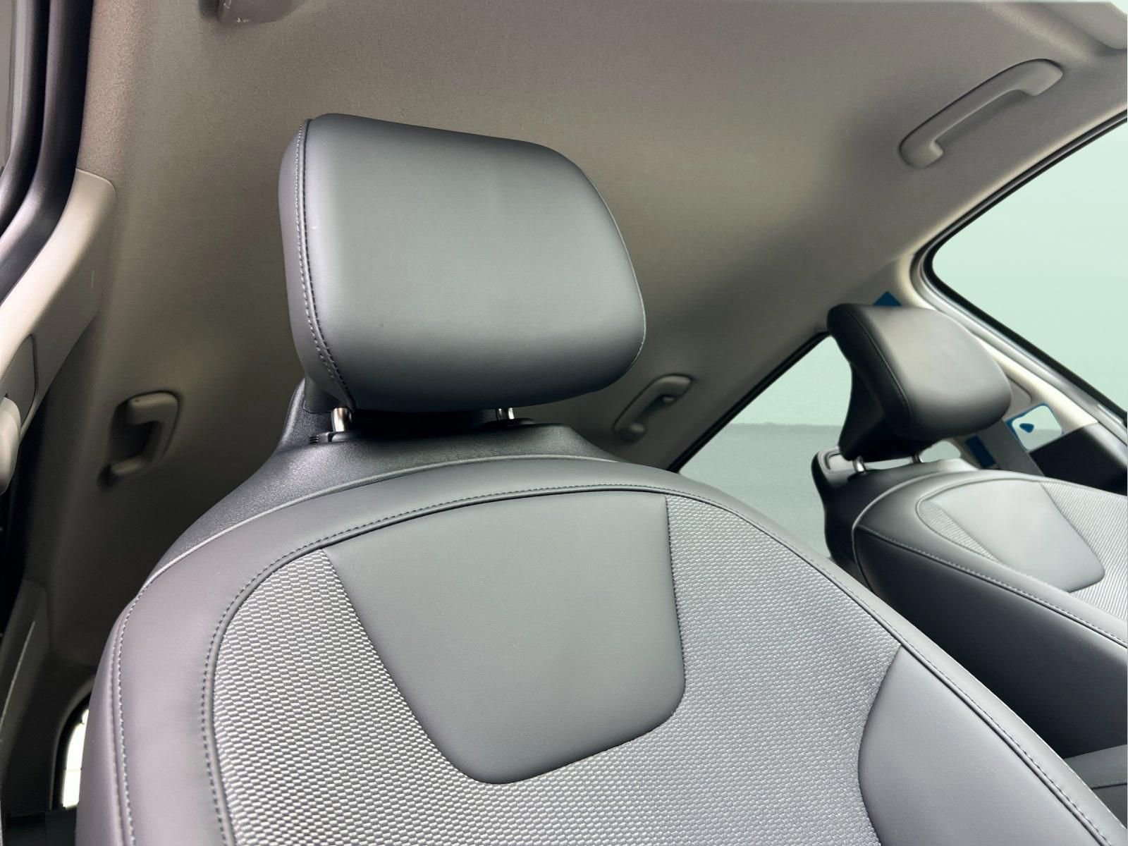 New 2026 Kia Niro EX FWD image 17