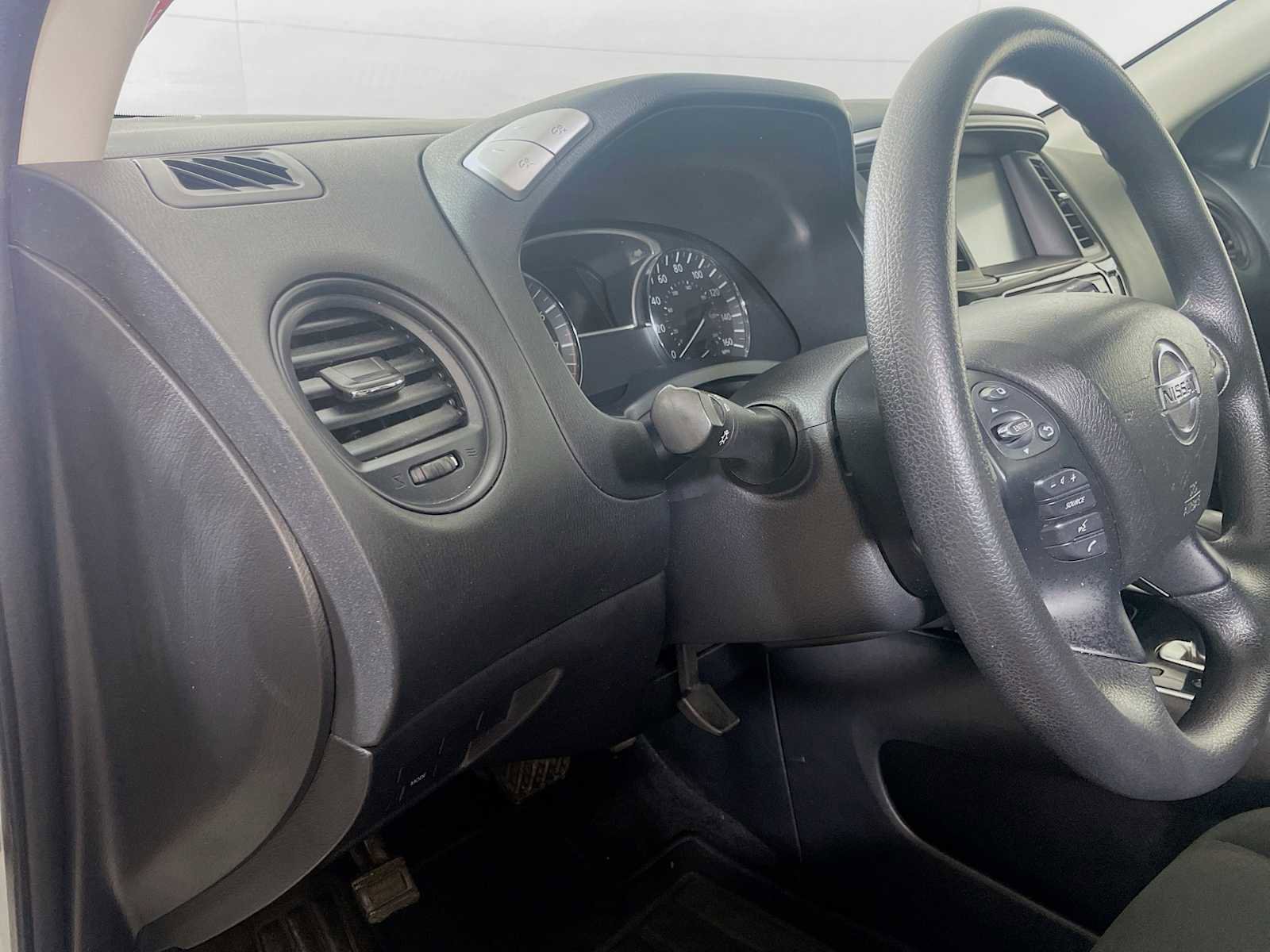 Used 2020 Nissan Pathfinder S image 8