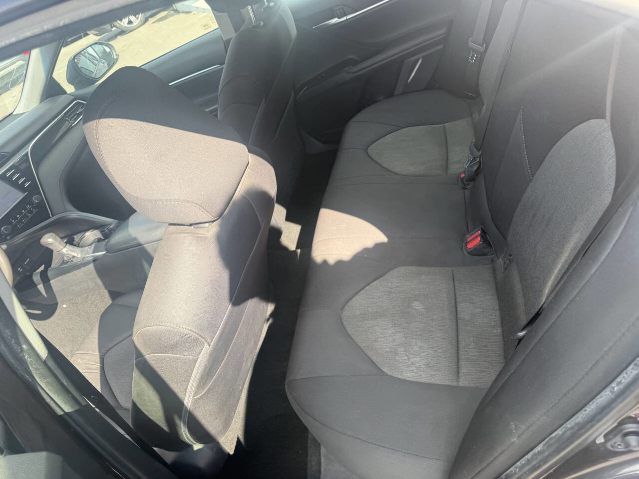 Used 2018 Toyota Camry LE image 18