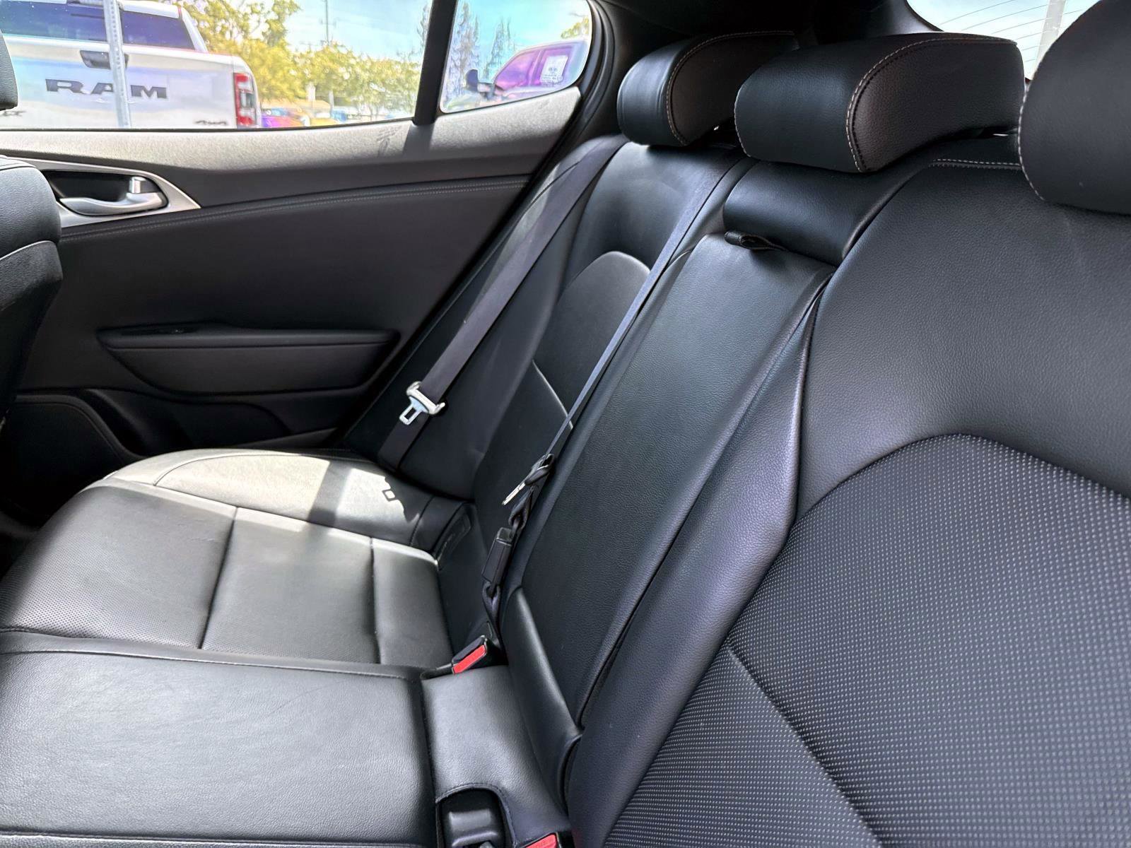 Used 2022 Kia Stinger GT1 RWD image 13