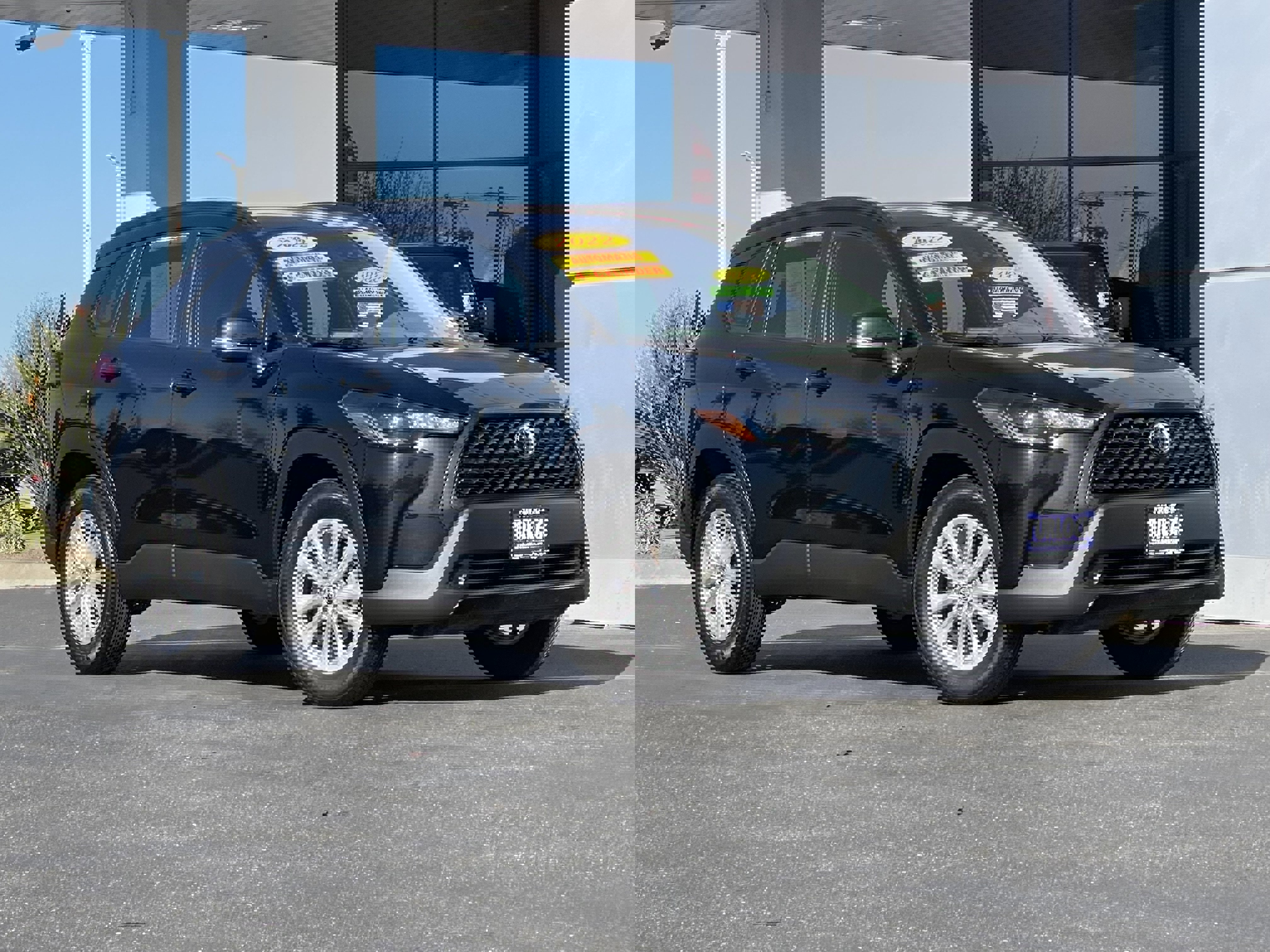 Used 2022 Toyota Corolla Cross LE image 2