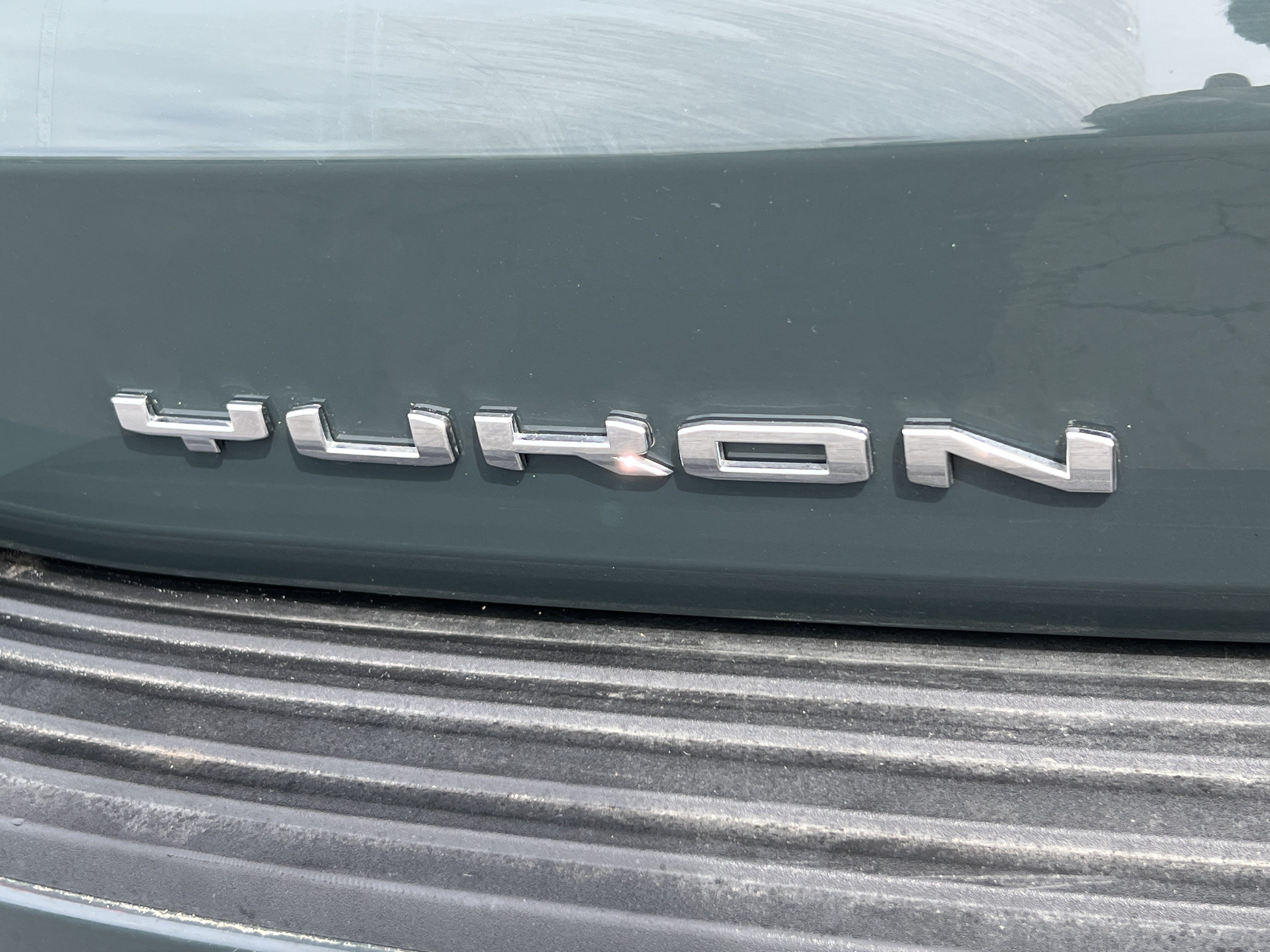 Used 2025 GMC Yukon AT4 w/ AT4 Premium Package AWD/4WD image 9