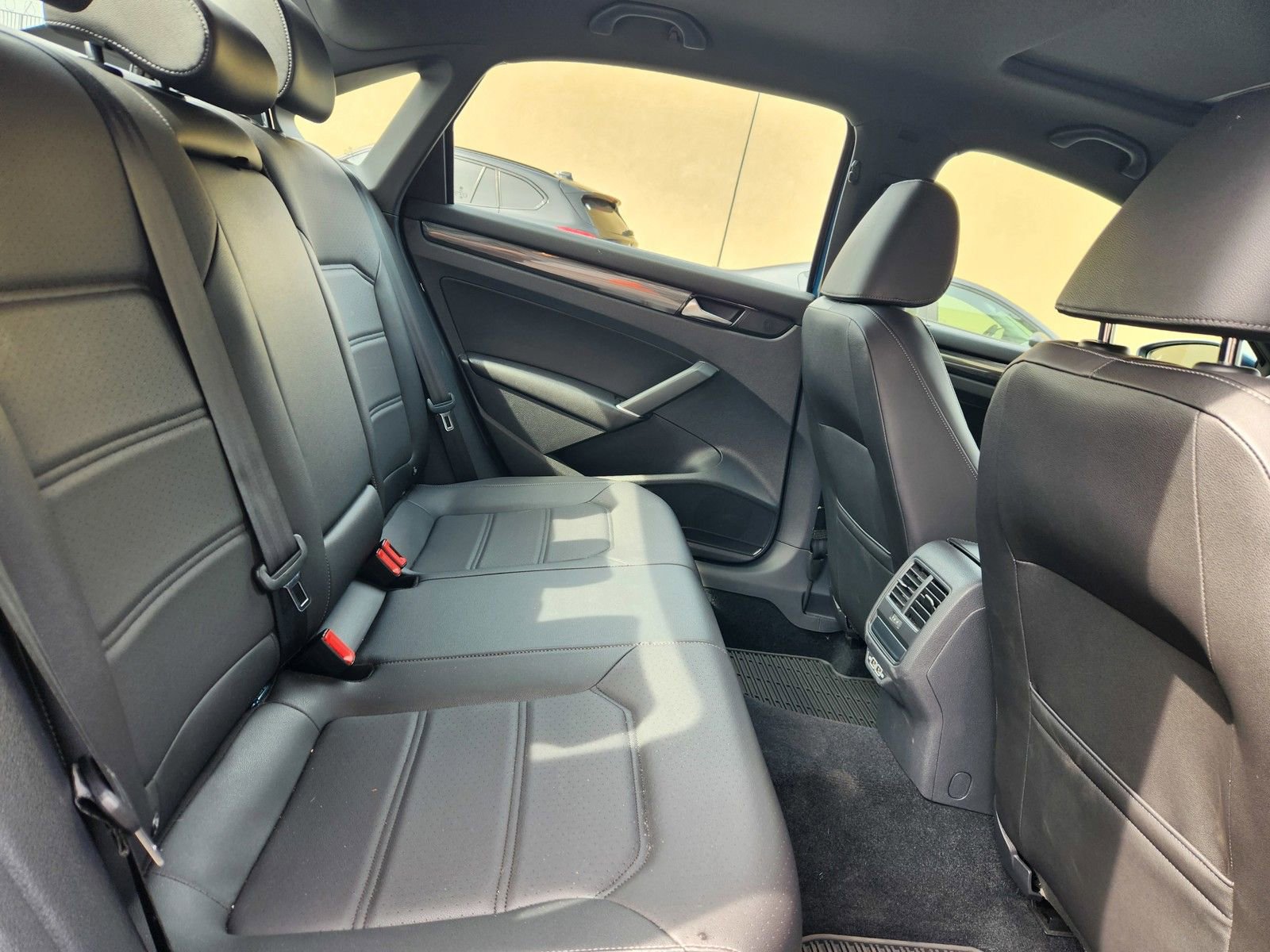 Used 2021 Volkswagen Passat 2.0T R-Line FWD image 22