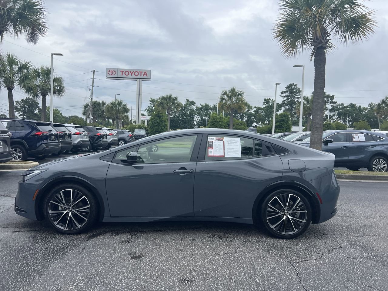 Used 2024 Toyota Prius XLE FWD image 7