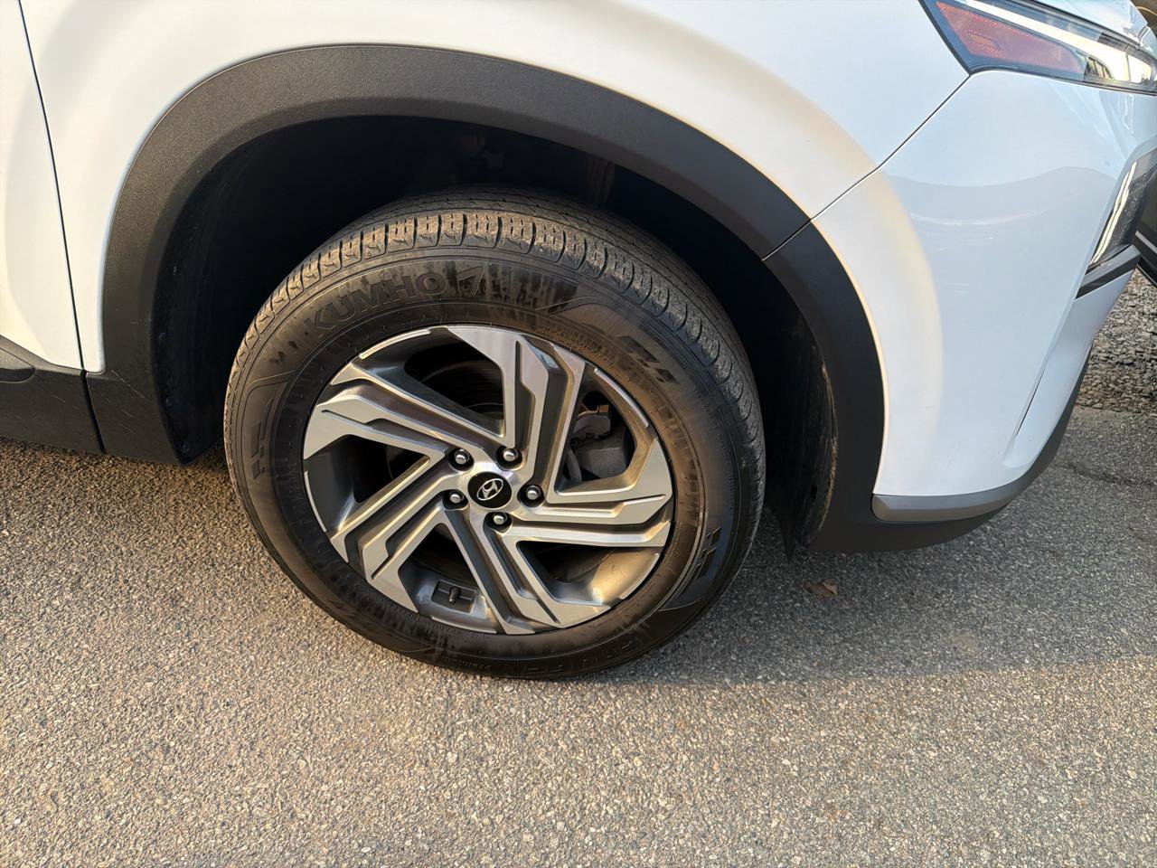 Used 2023 Hyundai Santa Fe SEL image 4