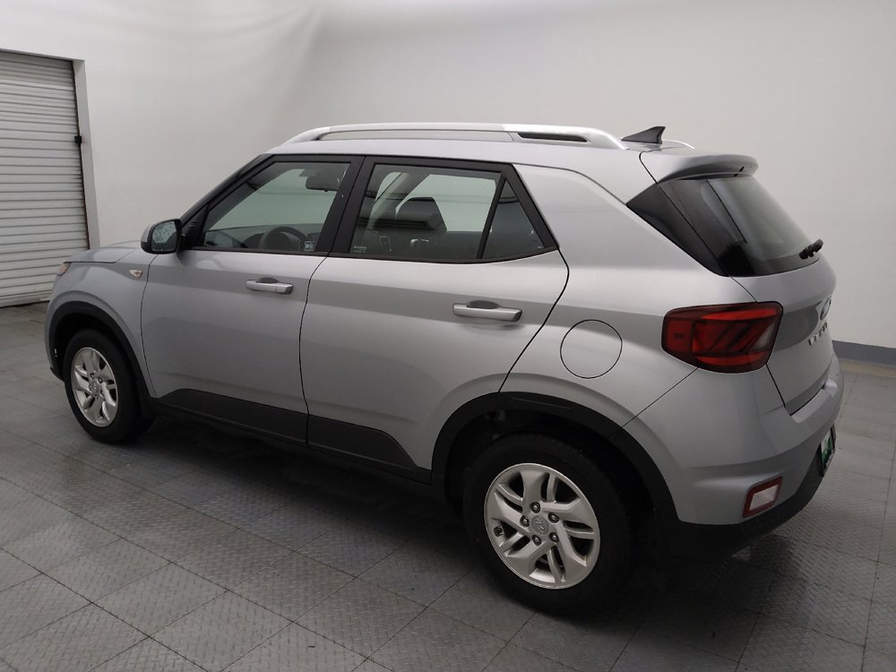 Used 2020 Hyundai Venue SEL image 3