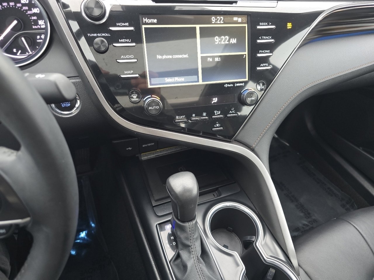 Used 2020 Toyota Camry XLE image 29